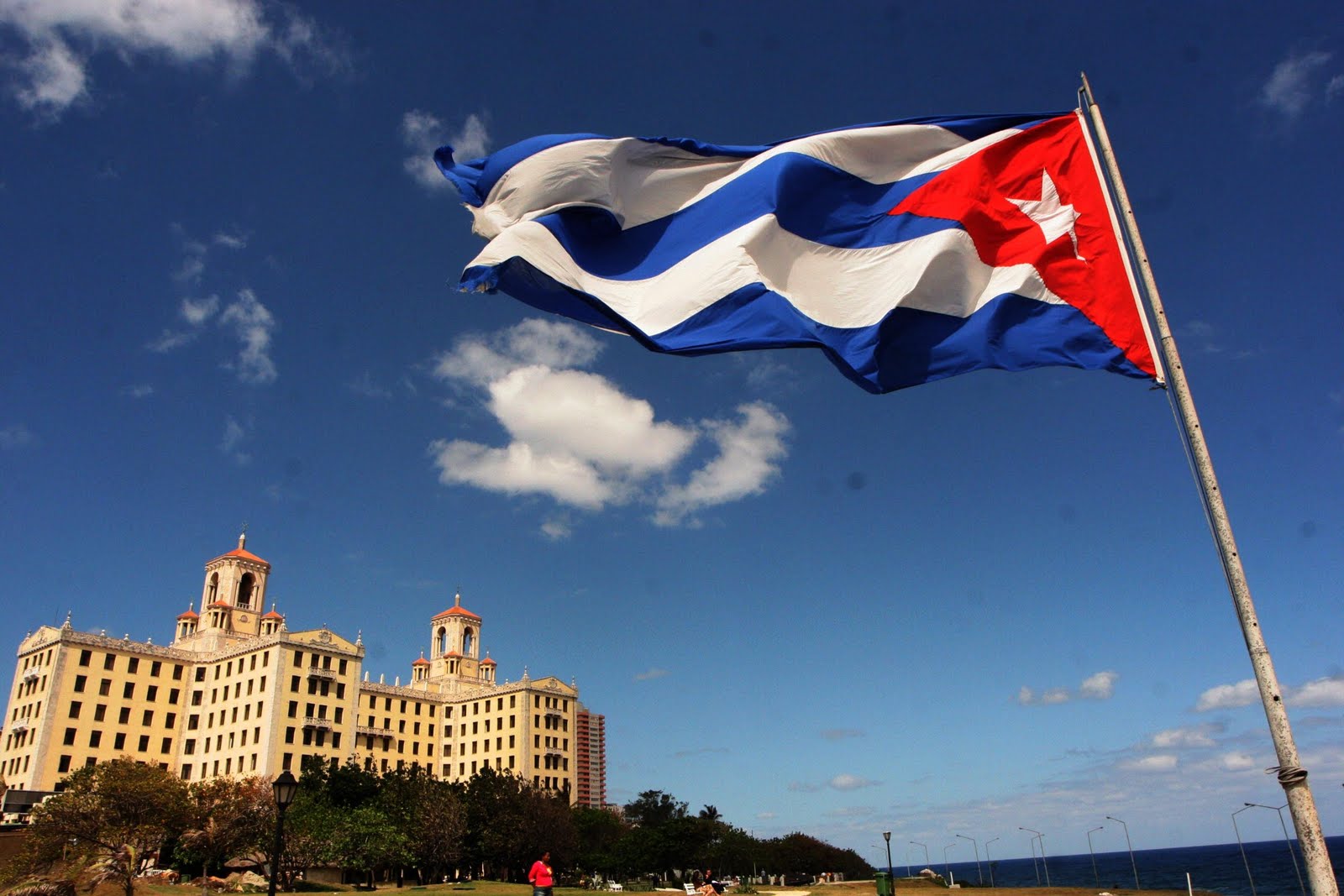 ¡AVANTI POPOLO! LA ISLA SITIADA